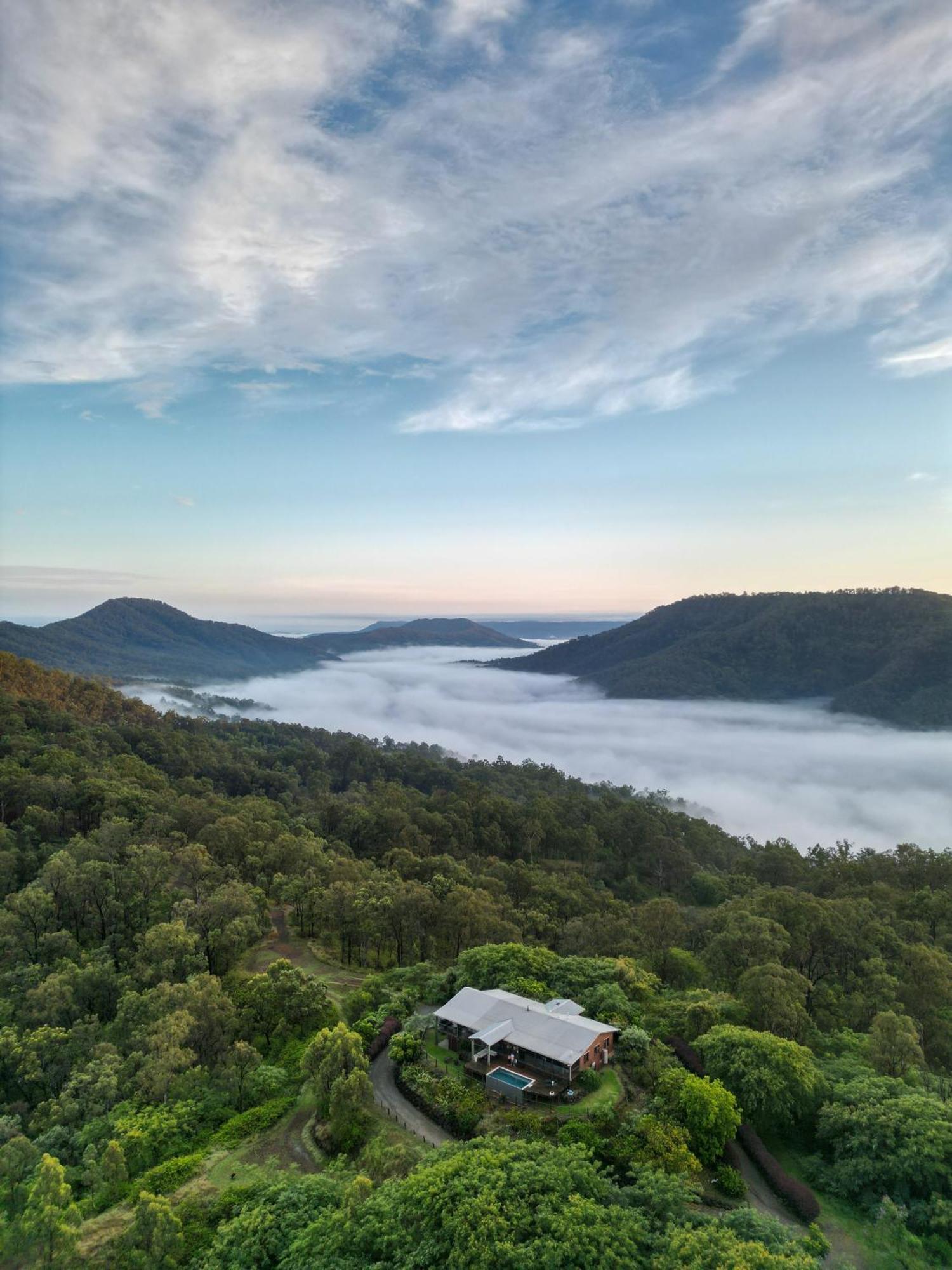 Luxurious Hinterland Retreat Heated Pool Gold Coast Hinterland Near Lamington National Park & O'reilly's Valley Vineyard Holiday home Canungra