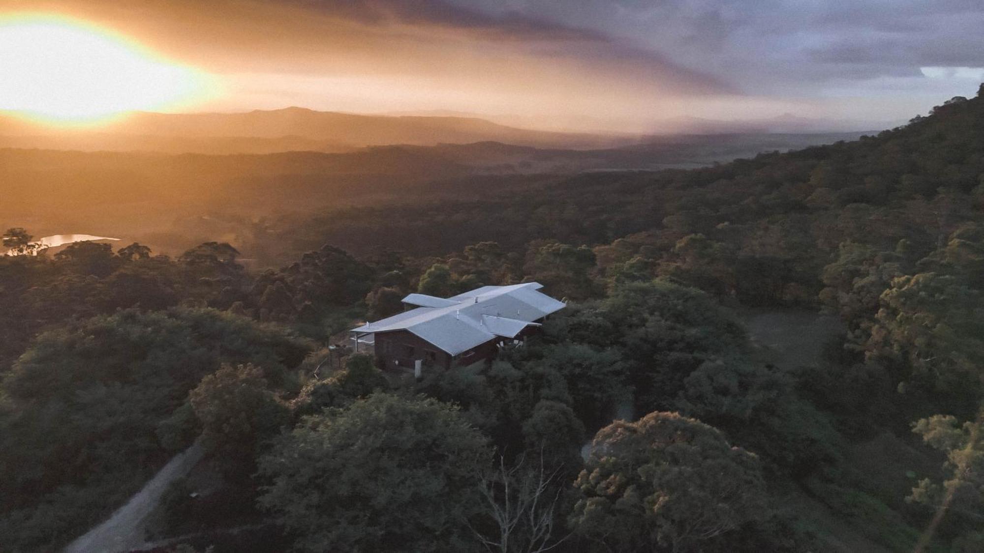 Luxurious Hinterland Retreat Heated Pool Gold Coast Hinterland Near Lamington National Park & O'reilly's Valley Vineyard Holiday home *
