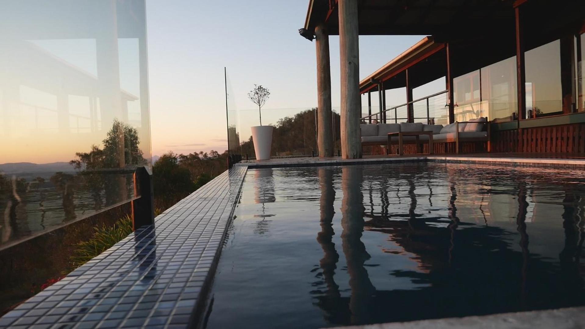 Luxurious Hinterland Retreat Heated Pool Gold Coast Hinterland Near Lamington National Park & O'reilly's Valley Vineyard Holiday home