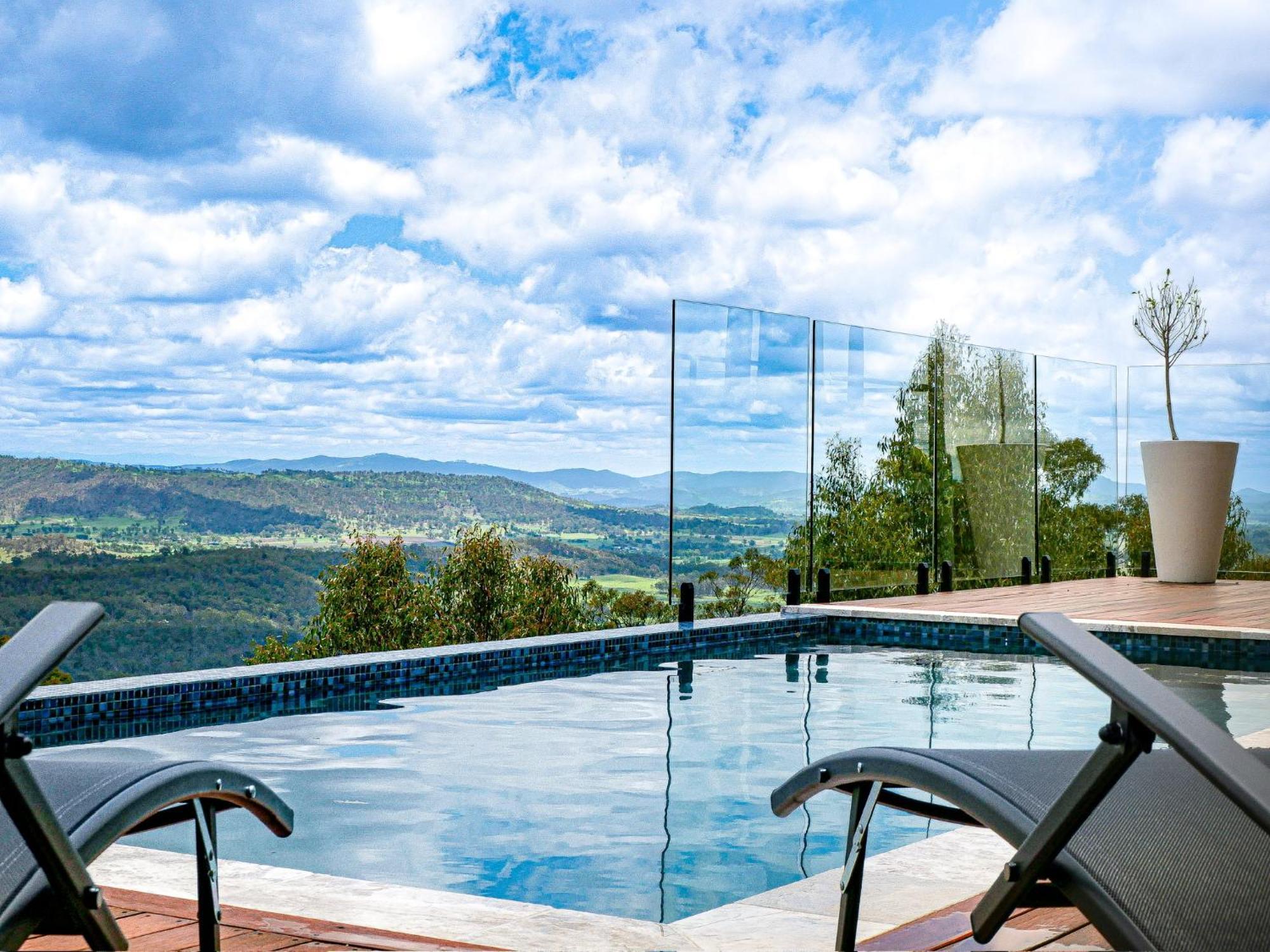 Luxurious Hinterland Retreat Heated Pool Gold Coast Hinterland Near Lamington National Park & O'reilly's Valley Vineyard Holiday home